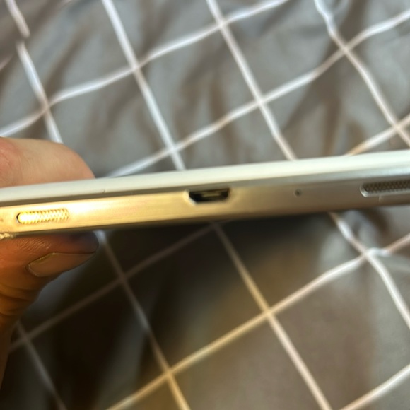 Samsung Galaxy Tab 3 Model SM-T210 - Picture 4 of 4